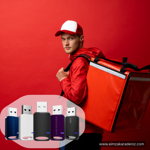 Ordu’da esnaf kurye teslimat yaparken şehir manzarası